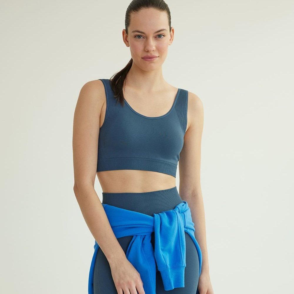 Hyba seamless Sports Bra – low impact – Brand new with tags –Teal – Sz Small